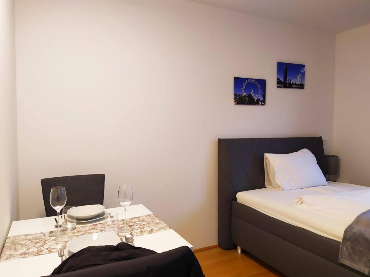 Cosy Park Apartment City Center Wina Bagian luar foto