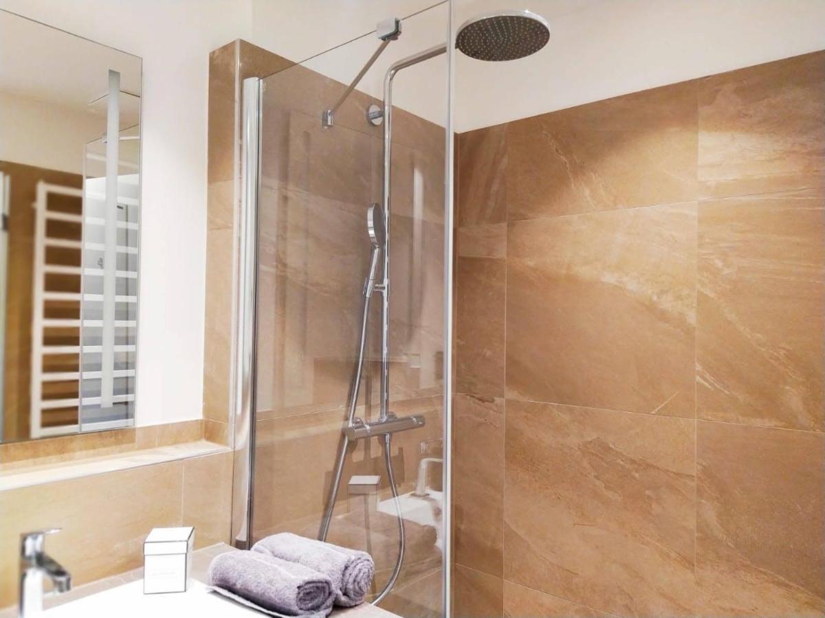 Cosy Park Apartment City Center Wina Bagian luar foto